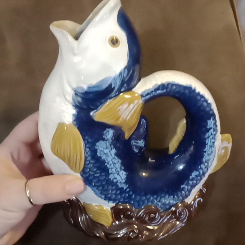 Vintage Majolica Leaping Blue & White Fish Jug - Picture 2 of 6